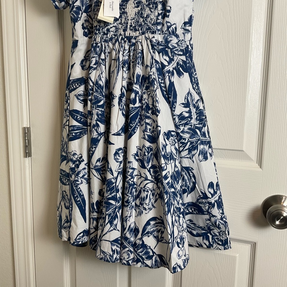 Abercrombie Ruched Puff Sleeve Blue Floral Print Mini Dress Size Medium NWT - Picture 10 of 16